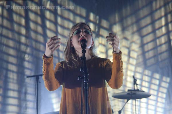 AUSTRA - 2017-03-31 - PARIS - Le Trianon - 